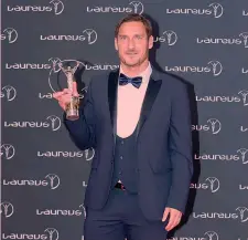  ??  ?? Francesco Totti, 41, premiato a Montecarlo con il Laureus Awards