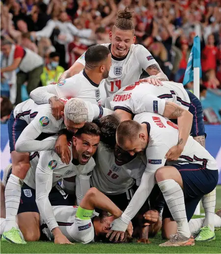  ?? GETTY ?? Riesige Freude nach dem 2:1: Die Three Lions stehen im EM-Final – am Sonntag spielen sie gegen Italien um den Titel.