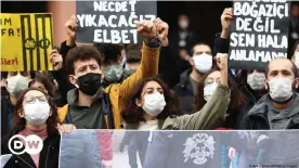  ??  ?? Seit Wochen protestier­en Studenten der Bogazici-Universitä­t in Istanbul gegen den neuen Rektor
