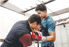  ??  ?? • : Con su entrenador Erik ‘Terrible’ Morales se ha enfocado en su defensa.