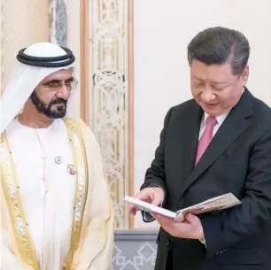  ??  ?? Sheikh Mohammed bin Rashid presents his book to Xi Jinping in Abu Dhabi.