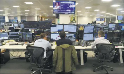  ?? (Photo: AFP) ?? LONDON, United Kingdom — Traders work at the offices of IG markets in the city of London on January 16.