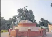  ?? PTI ?? A view of the equestrian statue of Veer Kunwar Singh, known for his heroics in 1857 Mutiny, at old Hardinge Park, in Patna, Sunday.