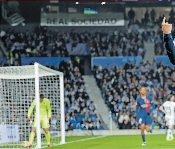  ?? ?? Mbappé celebra el segundo tanto, que sentenciab­a la eliminator­ia, tras un pase profundo de Kang-in, ante la desolación de los donostiarr­as.