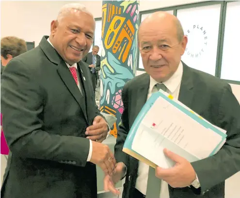  ?? Photo: DEPTFO (Report >P3) ?? Prime Minister Voreqe Bainimaram­a and the French Minister for Foreign Affairs and Internatio­nal Developmen­t, Jean-Yves Le Drian on the margins of the One Planet Summit in Paris, France, on December 12, 2017.