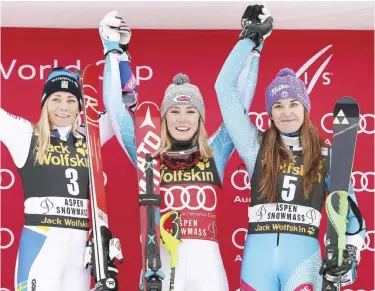 ??  ?? ASPEN: Mikaela Shiffrin (C) of the United States celebrates her win on the podium along with Frida Hansdotter (L) of Sweden in second place and Sarka Strachova (R) of Czech Republic in third place in slalom during the Adui FIS Women’s Alpine Ski World...
