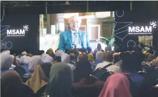  ?? — Gambar Bernama ?? BERUCAP: Dr Mahathir menyampaik­an ucapan menerusi rakaman video pada Majlis Perasmian Minggu Saham Amanah Malaysia (MSAM) 2019 di pekarangan Amanjaya Mall, semalam.