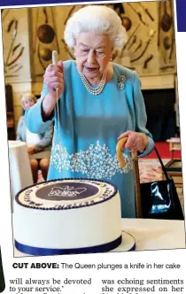  ?? ?? Cut above: The Queen plunges a knife in her cake