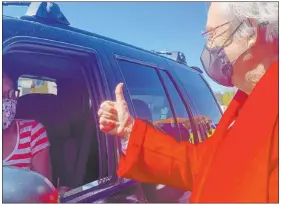  ?? Kim Chandler The Associated Press ?? Alabama Gov. Kay Ivey gives a thumbs-up Friday to Doris Coleston after Coleston received a COVID-19 vaccinatio­n at a clinic in Camden, Ala.