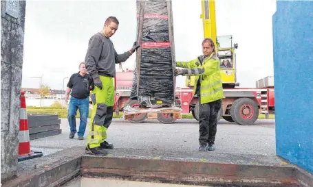  ?? FOTO: PETER SCHLIPF ?? Weil die defekte Anlage ausgetausc­ht wurde, war der Rombachtun­nel gestern gesperrt.