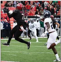  ?? Speical to the Democrat-Gazette/TERRANCE ARMSTARD ?? Arkansas State wide receiver Omar Bayless (7) catches a 32-yard touchdown pass in front of Georgia Southern’s Donald Rutledge Jr. during the Red Wolves’ 38-33 victory Saturday at Centennial Bank Stadium in Jonesboro. Bayless caught seven passes for 113 yards and set the Sun Belt Conference record for the most receiving yards in a single season (1,375).