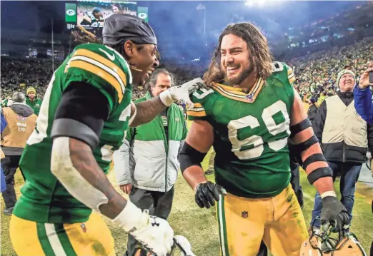  ?? EUROPEAN PRESS AGENCY ?? The Packers probably won’t show offensive tackle David Bakhtiari (right) the money soon since there’s a chance the season will be canceled.