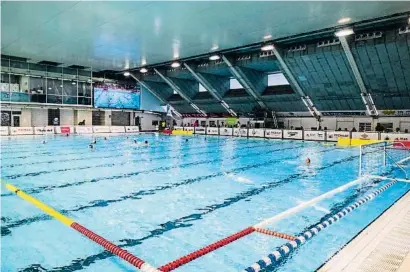  ?? CN SABADELL ?? Piscina de Can Llong de Sabadell en un partido de waterpolo