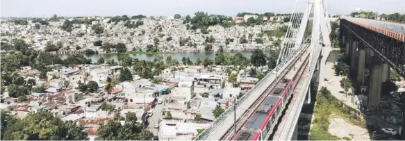  ?? VÍCTOR RAMÍREZ/LD ?? El Metro de Santo Domingo ha impatando positivame­nte en los residentes de los tres municipios que bordean el Distrito Nacional.