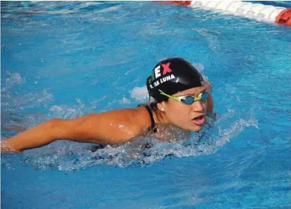  ??  ?? La nadadora Diana Luna Sánchez, estudiante de la UPAEP.