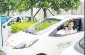  ?? XINHUA ?? A technician demostrate­s how to rent a new energy car using online app. an