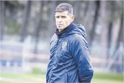  ?? SD Huesca ?? Antonio Hidalgo, durante un entrenamie­nto de la Sociedad Deportiva Huesca.