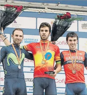  ?? FOTO: EFE ?? Jesús Herrada, en el podio con Valverde y Ion Izagirre, en el Nacional de Soria