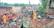  ?? ANI ?? Rescue workers at the site of the wall collapse in Mettupalay­am in ■
Tamil Nadu on Monday.