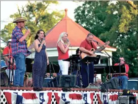  ??  ?? Patriotic sing-a-long from last year’s event. Contribute­d photos/Kym Thomas)