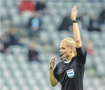  ?? FOTO: IMAGO ?? Bibiana Steinhaus gilt als beste Schiedsric­hterin der Welt.