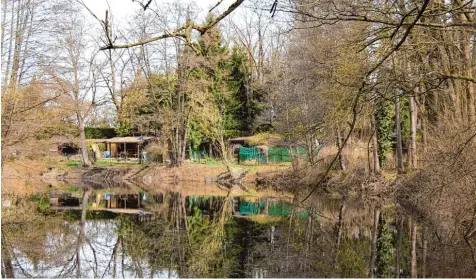  ?? Foto: Luzia Grasser ?? In dieser Schreberga­rtenanlage in der Nähe von Ingolstadt wurde das Mordopfer am Ostermonta­g von einem Arbeitskol­legen gefunden. Später entdeckte die Polizei dort meh rere Messer. Ob sich darunter auch die Tatwaffe befindet, ist noch unklar.