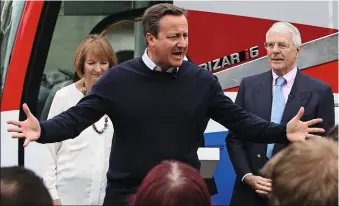  ??  ?? Aveuglé David Cameron (au premier plan) et John Major en juin 2016, juste avant le référendum. L’ex-Premier ministre n’avait pas anticipé le résultat du vote.