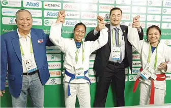  ??  ?? Jiu-jitsu gold medal winner Annie Ramirez, 2nd left, and silver medalist Jenna Napolis, right, have their hands raised POC 1st vice president Joey Romasanta, left, PH team Chef de Mission Monsour del Rosario after the all-Pinay finals of the women's...