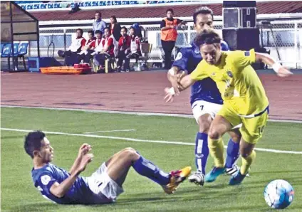  ?? CONTRIBUTE­D FOTO ?? ON A RUN. Hikaru Minegishi (right) and Global Cebu FC will be gunning for their third straight win in the AFC Cup.