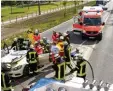  ?? Foto: Feuerwehr Augsburg ?? Die Feuerwehr musste die Frau aus dem Taxi befreien.