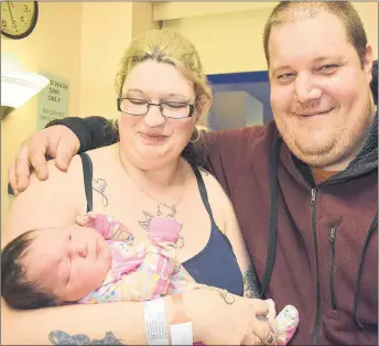  ?? KEVIN ADSHADE/THE NEWS ?? Rebecca Keddy and Geoff Pereira with New Year’s Day baby Mackenzie Pereira.