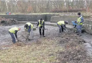  ?? Sustrans ?? Sustrans volunteers working on the turntable pit along the Godley to Apethorn route