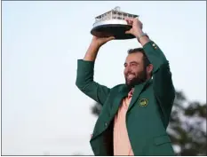  ?? MATT SLOCUM — THE ASSOCIATED PRESS ?? Scottie Scheffler holds the trophy after winning the Masters at Augusta National Golf Club on Sunday.