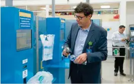  ??  ?? OMNICANAL. La nueva tienda Walmart atenderá a los clientes por varios canales.