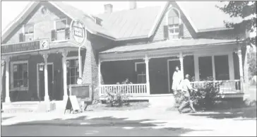  ??  ?? Réal Hébert’s home and store in front of Sweetsburg Courthouse