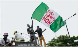  ?? Foto: Pius Utomi Ekpei/afp ?? Kein Protest gegen das Virus: In Nigeria steht die Abkürzung SARS für eine brutale Spezialein­heit der Streitkräf­te.