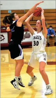  ?? PILOT PHOTO/BEV HARAMIA ?? CGA’S Kennedi Leeper (30) looks for a passing lane while Laville’s Lauren Edison tries to block it.