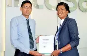  ??  ?? Virtusa Senior HR Director Chandi Dharmaratn­e (Right) and Nsbmcareer Guidance Manager Kapila Liyanage exchanging the partnershi­p documents