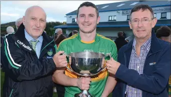  ??  ?? Kilmurry captain William Buckley accepts the Mid Cork JAFC from Tim Holland, Ross Oil in the company of William Buckley, Muskerry Junior Board.
