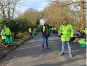  ??  ?? WEEKEND CLEAN: Volunteers show their community spirit