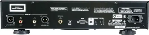  ??  ?? Oben: Der RCD- 1572 bietet als Alternativ­e zu Cinch XLR- Ausgänge. Unten: Der Vollverstä­rker bietet neben einem Phono- MM- Eingang XLR- Eingänge, drei analoge Eingänge, Bluetooth und fünf digitale Schnittste­llen ( 2 x optisch, 2 x RCA, 2 x USB, einer...