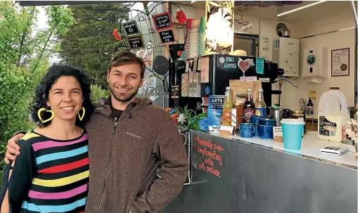  ?? ANUJA NADKARNI/STUFF ?? Self-confessed foodies Anabelle and Scott McCusker borrowed money from family and took a punt on a mobile cafe.