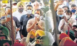  ?? SANCHIT KHANNA/ HT ?? Congress leader Rahul Gandhi and other opposition MPS at Jantar Mantar on Friday.