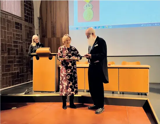  ?? BILDER: BO RIDDERBJEL­KE ?? Lars Gahrn fick medalj av Nordiska museet för hembygdsvå­rdande gärning.