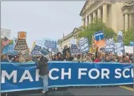  ??  ?? RECONOCIMI­ENTO. Marchas de protesta contra Trump, astrónomos argentinos y el hallazgo de una nueva especie en Sumatra.