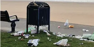  ?? Picture: Thomas Shankland ?? Rubbish left in the SA1 and Swansea Marina areas yesterday morning.