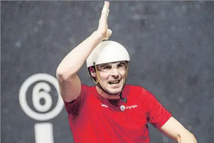  ?? FOTO: JUAN ECHEVERRÍA ?? Muy ‘Gallo’
Esteban Gaubeka se impuso en su semifinal con Fusto y jugará la final del Individual de pala