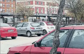  ?? SÒNIA MAURI ?? Zona de estacionam­iento público frente a la estación de Badalona