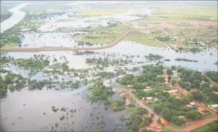  ??  ?? An aerial shot showing the elevated water levels in and around Lethem, which has caused the displaceme­nt of 59 persons over the past few days. (Ministry of the Presidency photo)