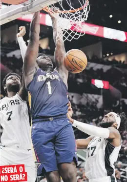  ?? AP ?? ¿SERÁ O NO SERÁ? Desde antes de su elección como primer selecciona­do del pasado
draft se ha vaticinado que Zion Williamson es el próximo LeBron James. Al momento habrá que ver si sus rodillas lo dejan jugar.